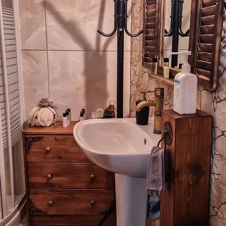 Angels Traditional House * Arminou